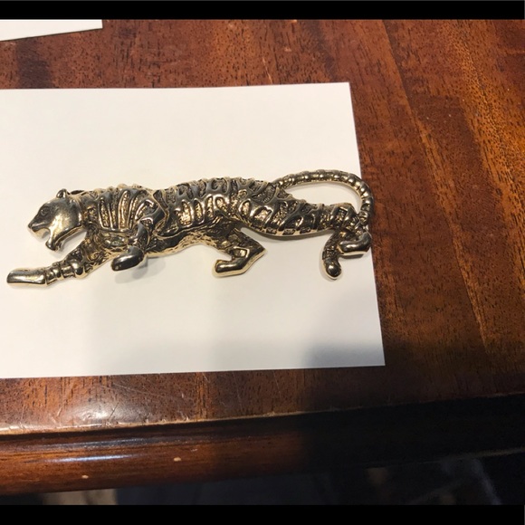 Lady Remington vintage tiger pin new rare 1970s - Picture 1 of 5